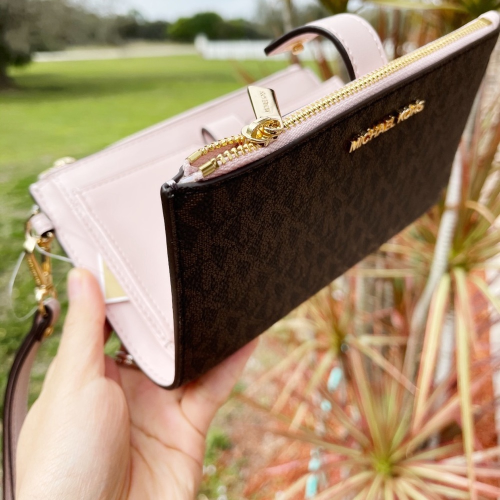 Michael Kors Jet Set Double Zip Phone Wristlet Brown Signature MK Powder Blush - Picture 4 of 4